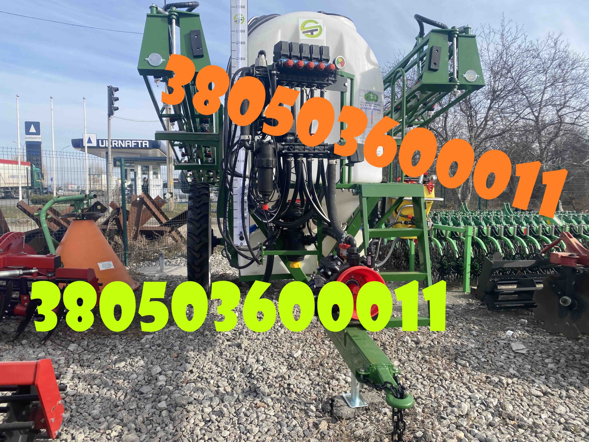 Новий причіпний обприскувач Spray Expert 3000